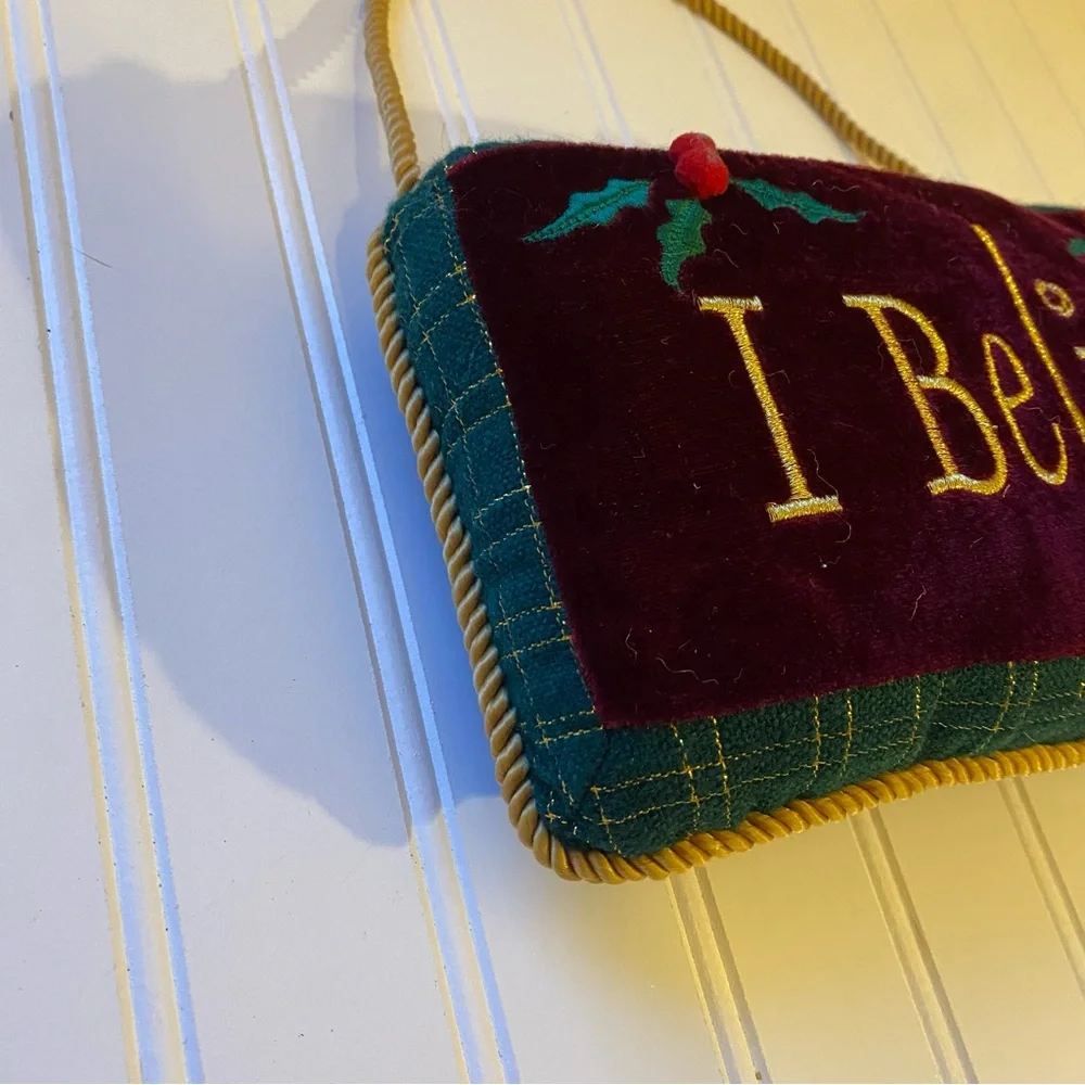 Festive 'I Believe' Hanging Decor